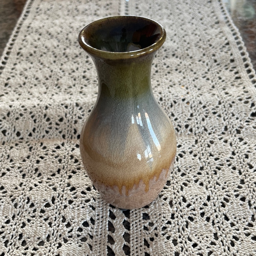 Handcrafted Ceramic Vase with Gradient Colors 🌺